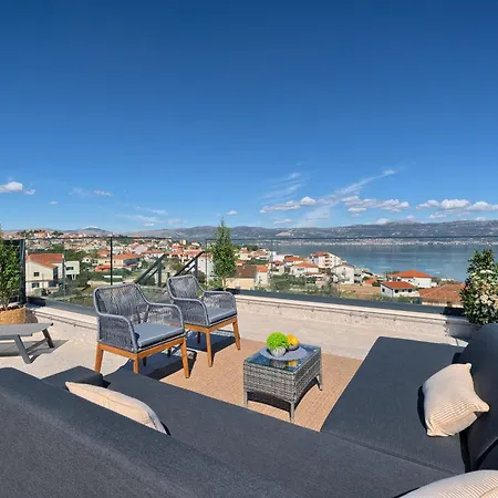 Angie's Rooftop Slatine