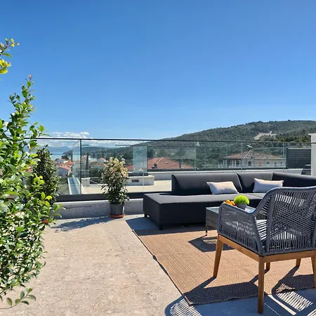 Angie's Rooftop Slatine