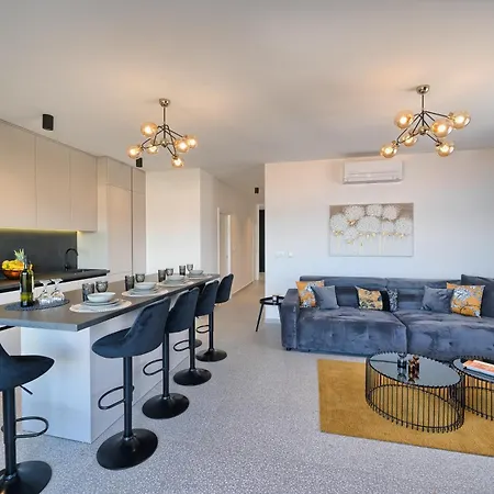 Angie's Rooftop * Slatine