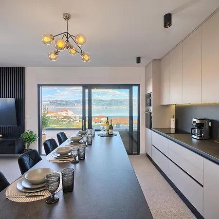 Angie's Rooftop * Slatine