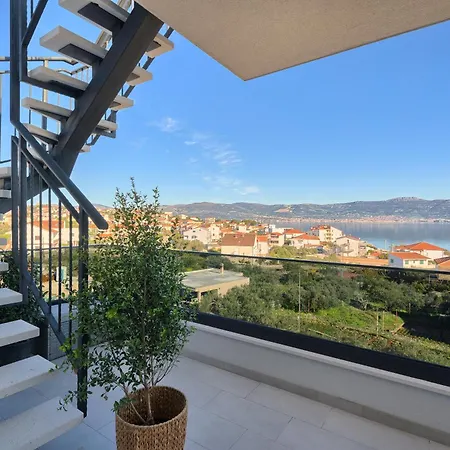 Angie's Rooftop * Slatine