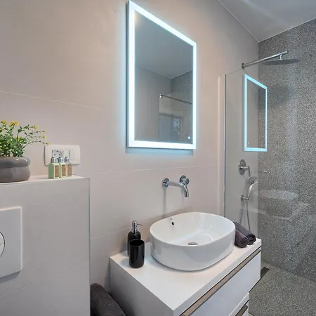 Angie's Rooftop * Slatine